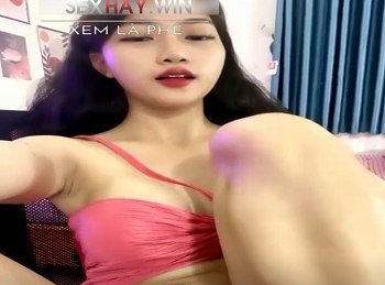 Tiktoker Kim Lý sexy khoe hàng khủng